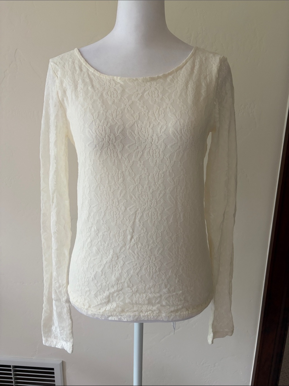 Frenchi Cream Lace Long-Sleeve Scoop Neck Top